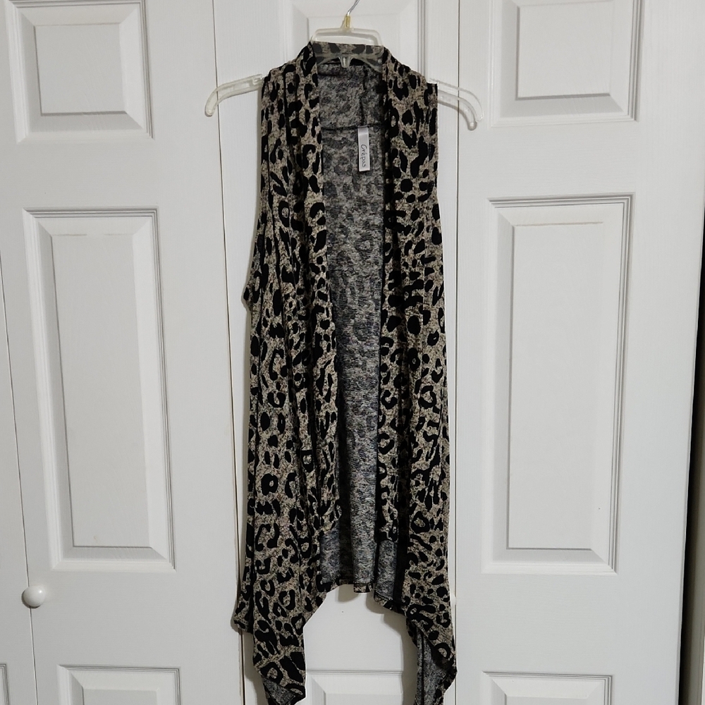 Grépas Gray Leopard Knit Vest